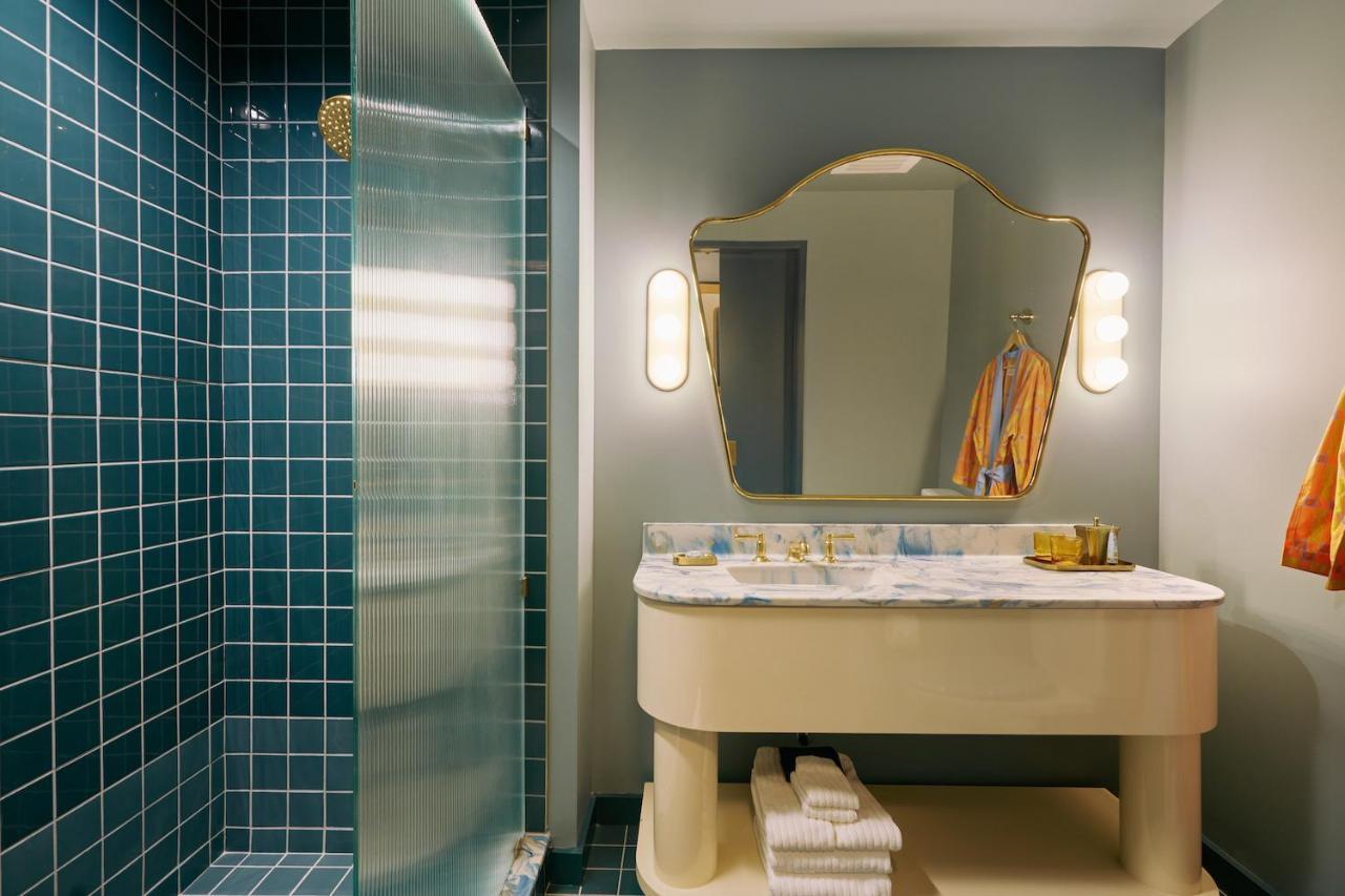 Hotel Genevieve Луисвил Екстериор снимка